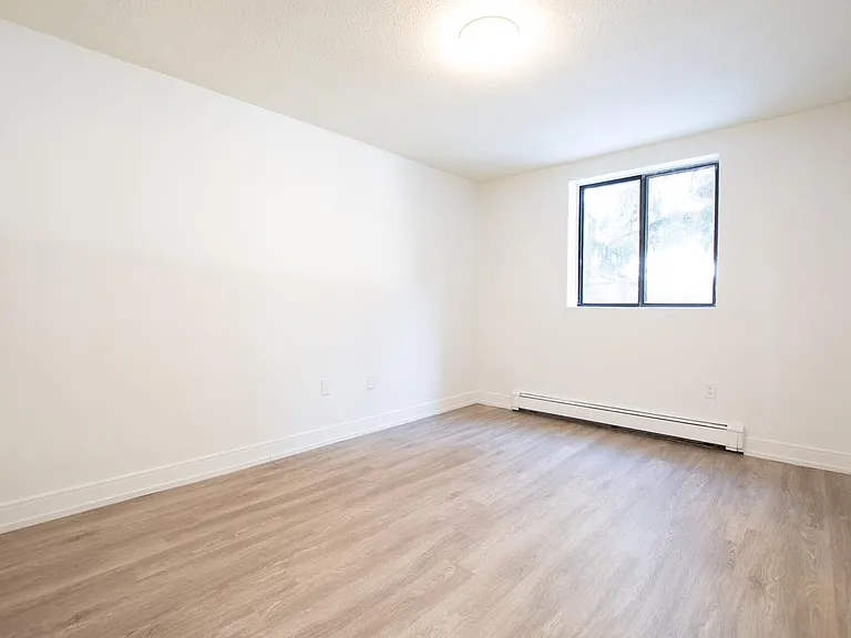 1549 Trossacks Ave — Photo 12