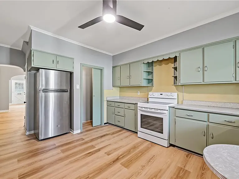 1228 E Centre St — Photo 7