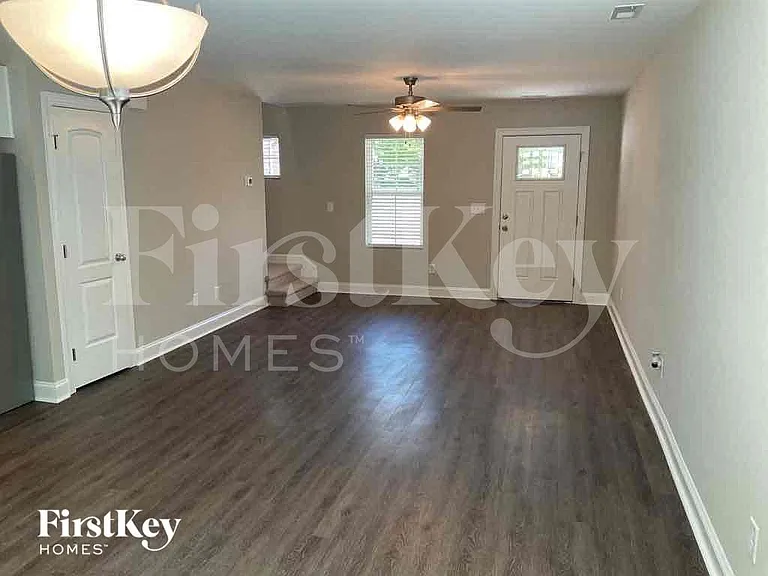 2041 Samantha Dr — Photo 2