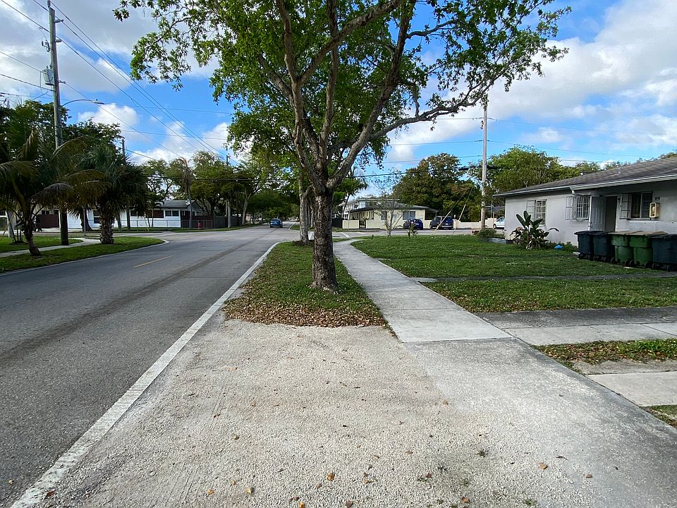 Street view NE 10 Ave
