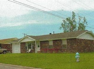 2002 Ridgeway Rd, Blackwell, OK 74631