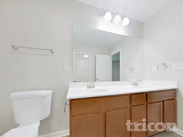 908 W Clinton St — Photo 6