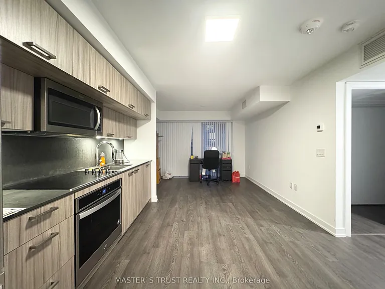 50 McCaul St #512 — Photo 5