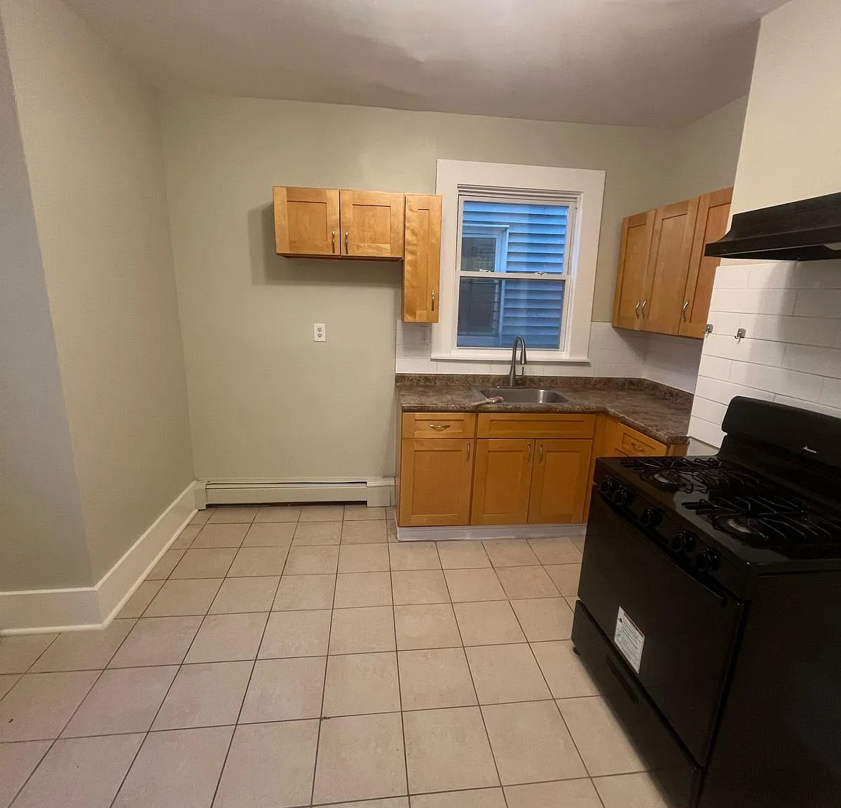 3 bed, 1000 sqft, $2,195 — Photo 1