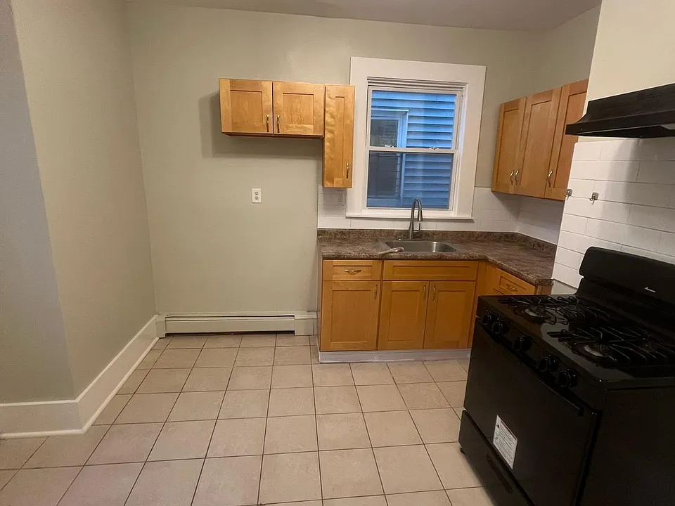 249 Amherst St #3R