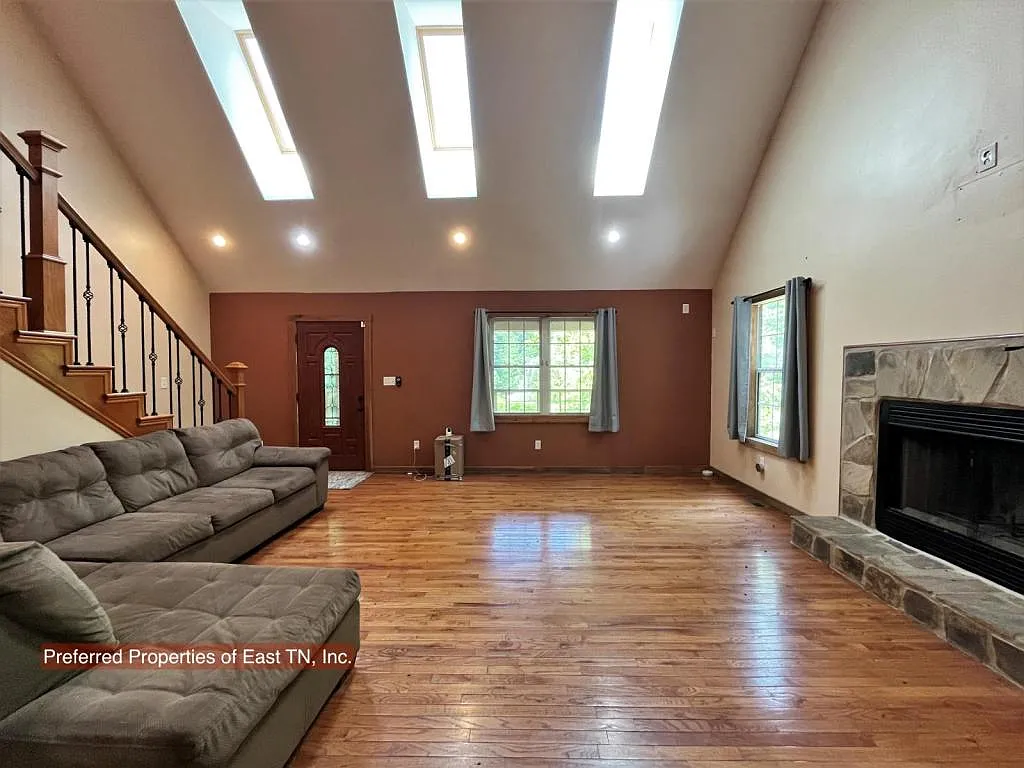 709 Brown Mountain Rd — Photo 3