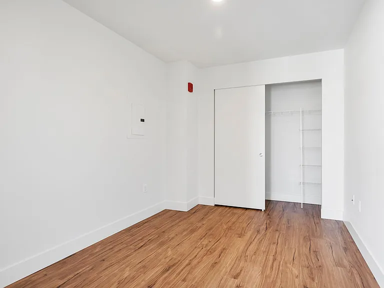 Dunn Motors Apartments — Photo 57