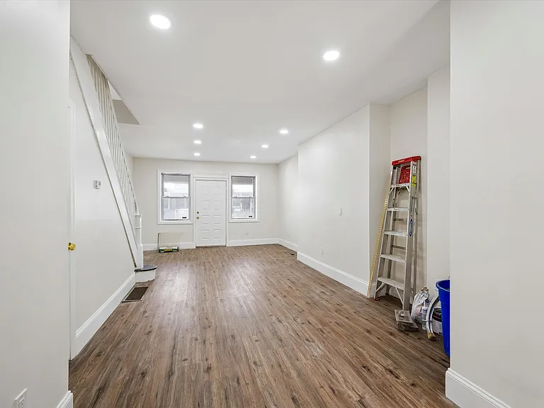 5618 Malcolm St — Photo 17