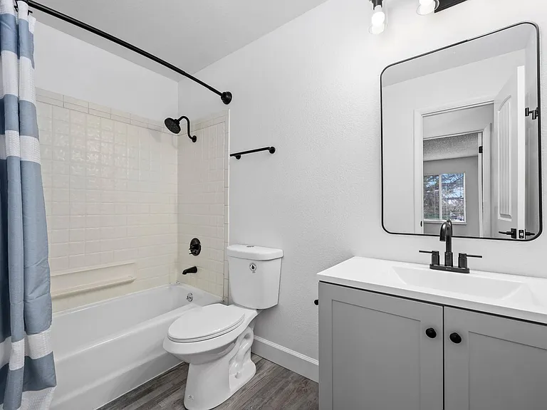 North Star Apartments - Beautiful Remodeled Apartments — Photo 26