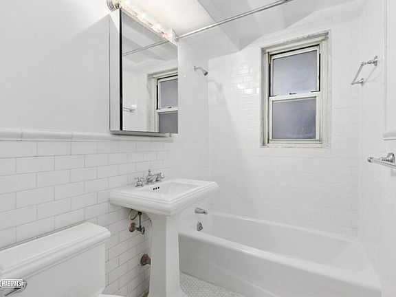 5th image of 233 E 69th St APT 5I