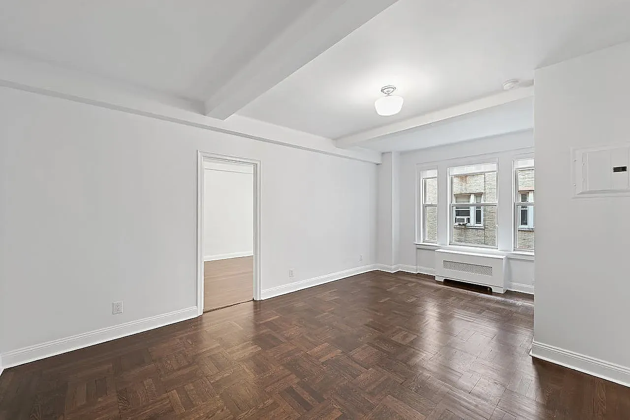 24 Fifth Avenue — Photo 2