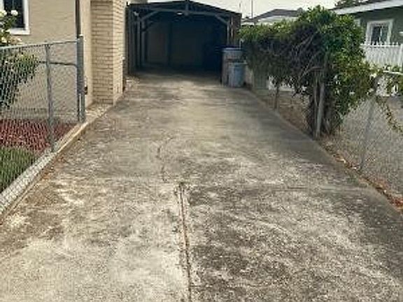 2nd image of 1800 E San Antonio St