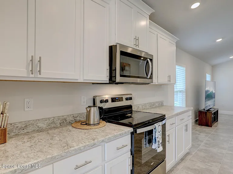 1884 Middlebury Dr SE — Photo 10