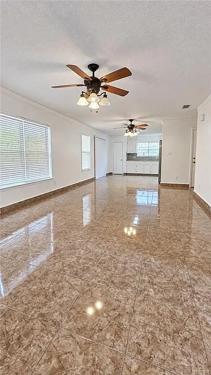 3 bed, 2.5 bath, 1823 sqft, $1,600 — Photo 4