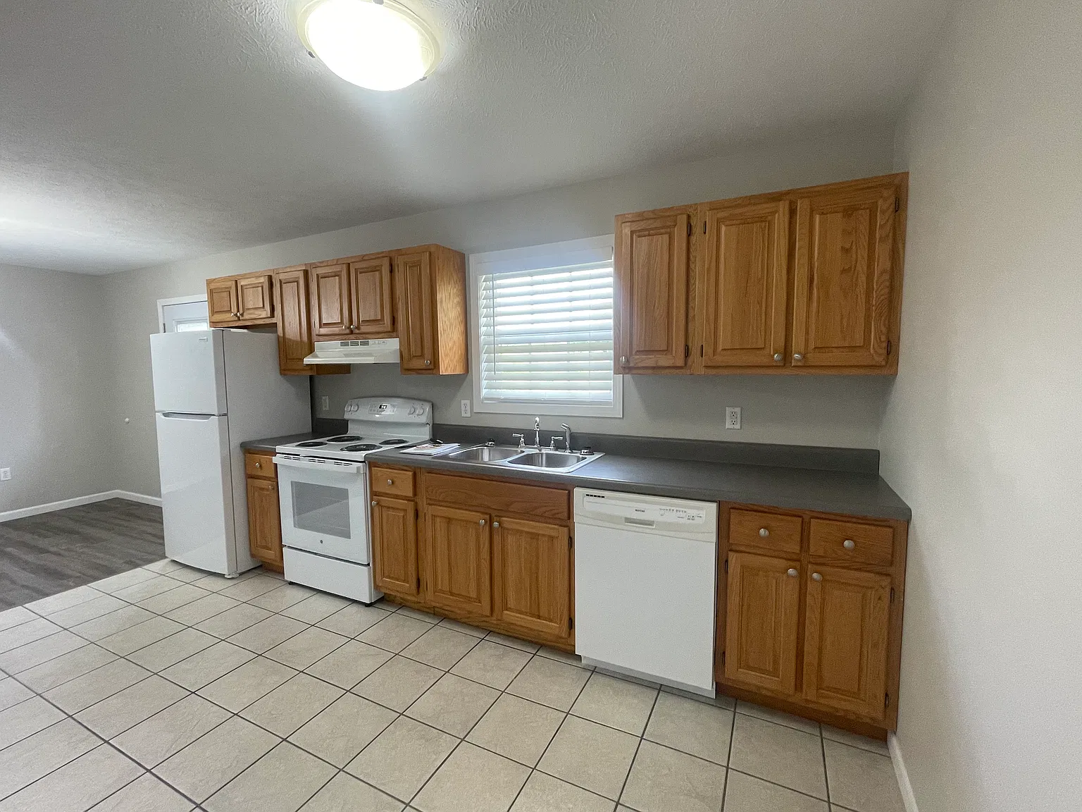 2 bed, $1,400 — Photo 2