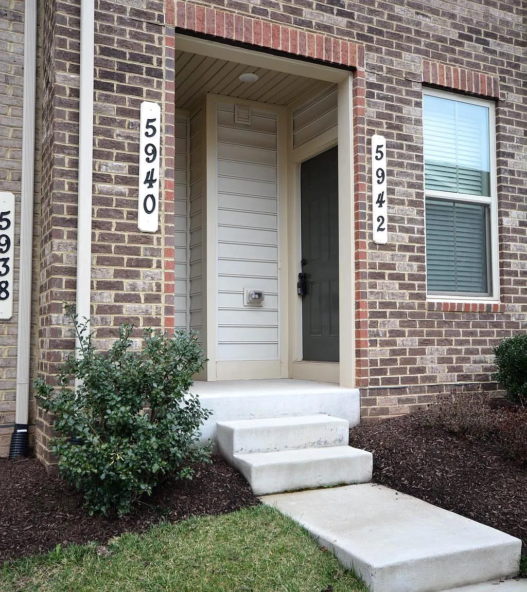 3 bed, 2.5 bath, $2,600 — Photo 2
