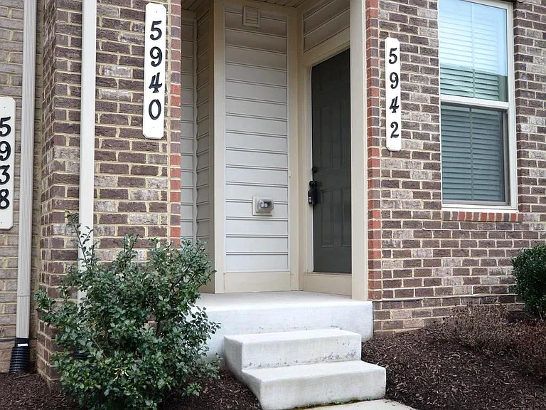 5942 Leben Dr — Photo 2