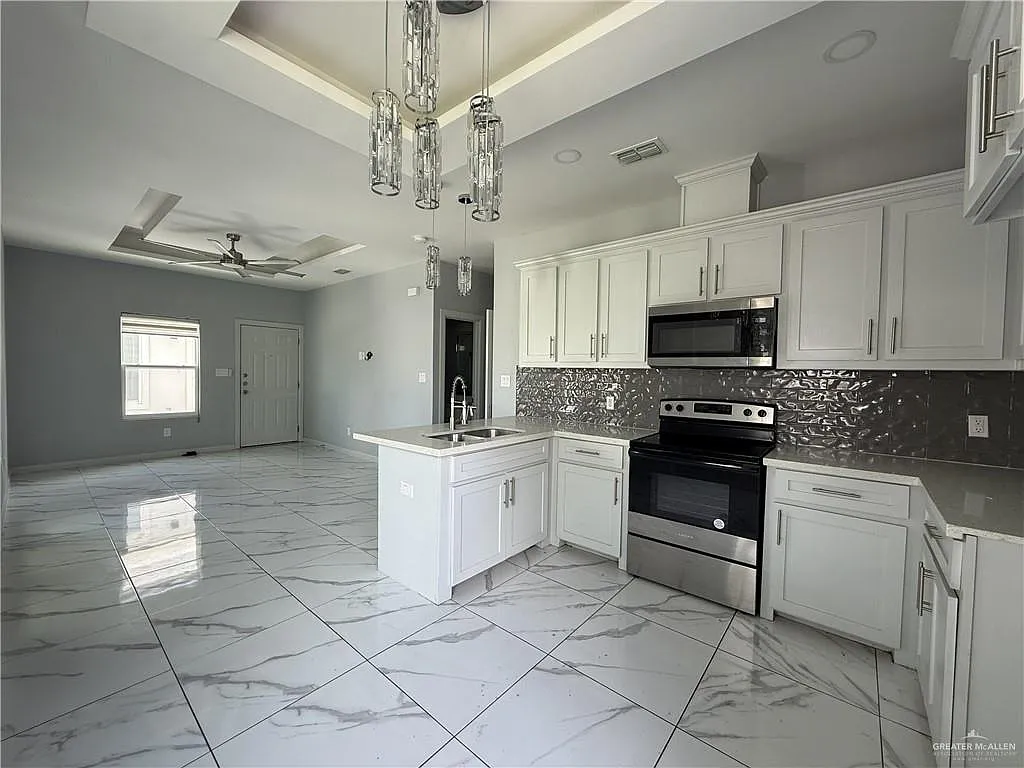2 bed, 2.0 bath, 905 sqft, $1,150 — Photo 2