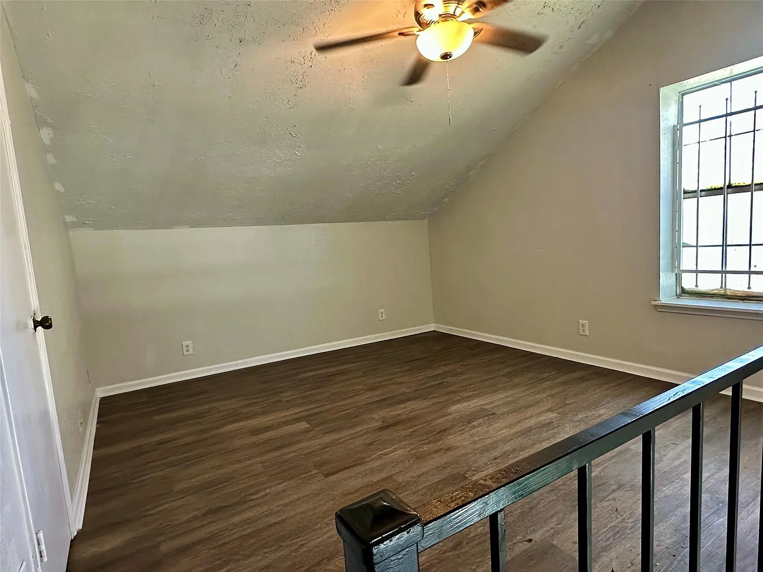 2 bed, 2.0 bath, 1376 sqft, $1,100 — Photo 2