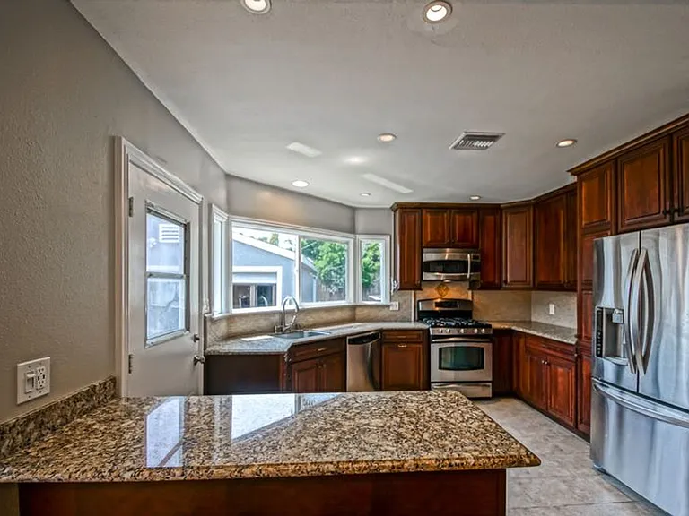 2404 Sebald Ave — Photo 14