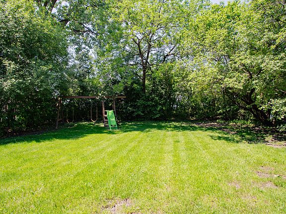 3rd image of 722 N Mavis Ln