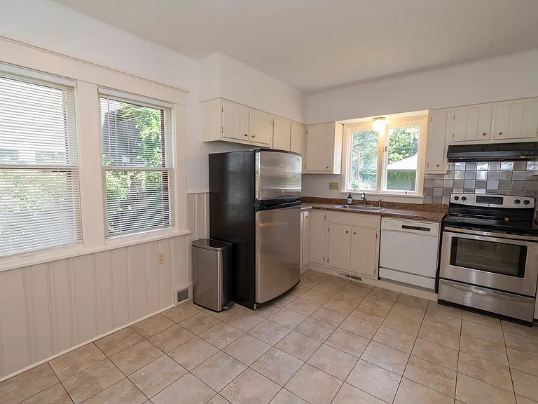 1106 Woodward Ave — Photo 13
