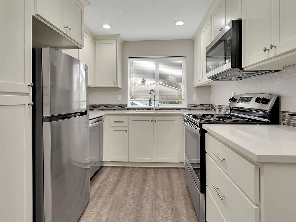242 SE 106th Ave