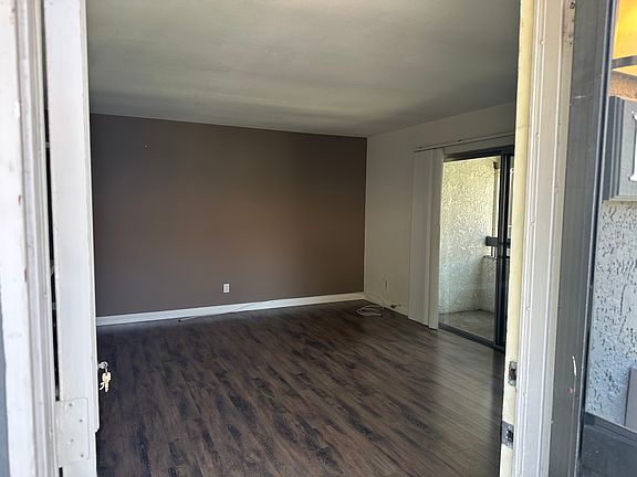 4th image of 2859 S Fairview St Unit D