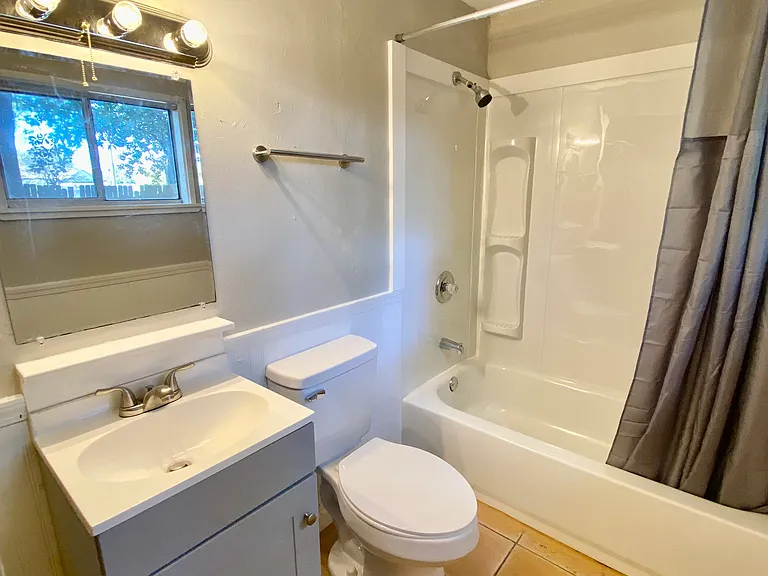 510 N Q St — Photo 8