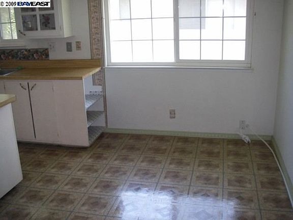 5th image of 34800 Starling Dr APT 4