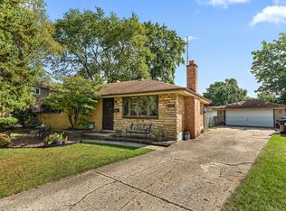 6821 Saratoga Dr, Bridgeview, IL 60455