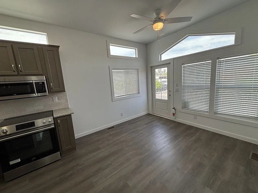 1 bed, 1.0 bath, 385 sqft, $1,199 — Photo 3