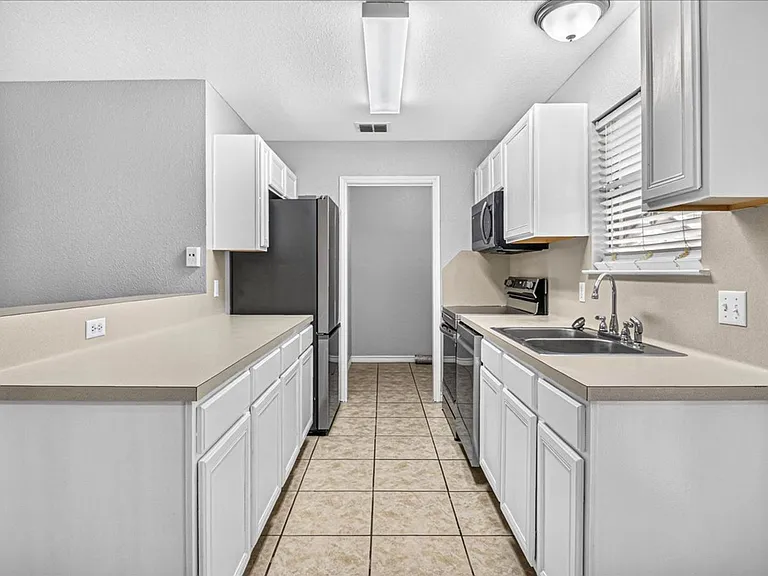 6810 Blue Skyway Dr — Photo 13