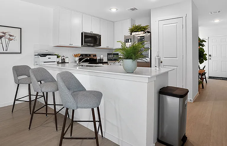 Vista at Avenida Rental Homes — Photo 5