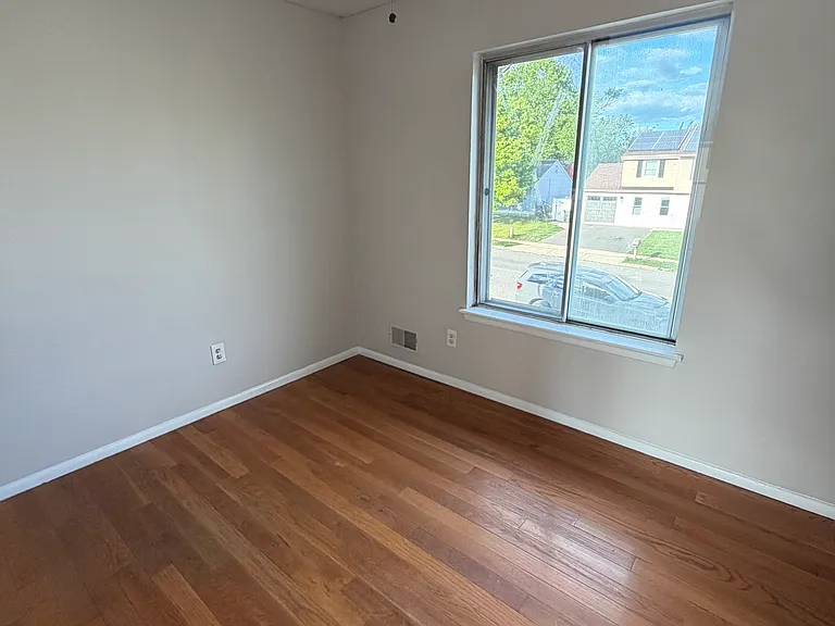 184 Village Dr — Photo 16