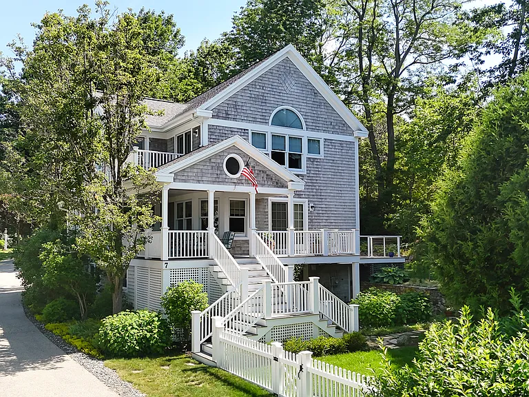 Welcome to 7 Orchard Lane!