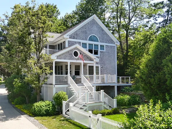 7 Orchard Ln, York, ME 03909