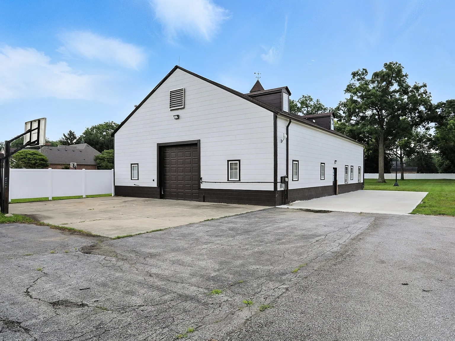 Studio, 3200 sqft, $3,500 — Photo 4