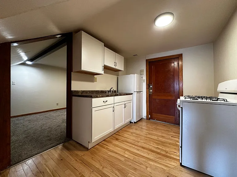822 Pine St — Photo 9