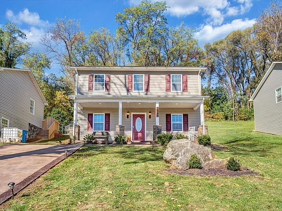 2nd image of 2348 Locust Grove Cir NE