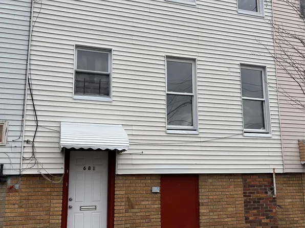 681 Rhinelander Avenue, Bronx, NY 10462