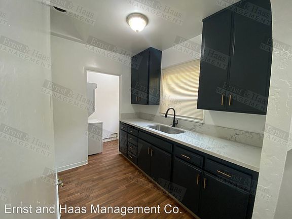 4th image of 828 Belmont Ave