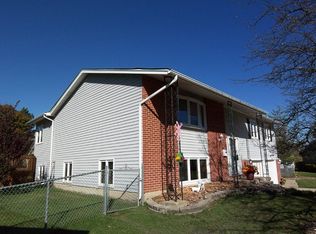 936 Patriot Ln, Hoffman Estates, IL 60192