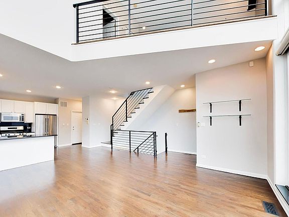 4th image of 1086 N Paulina St Unit B