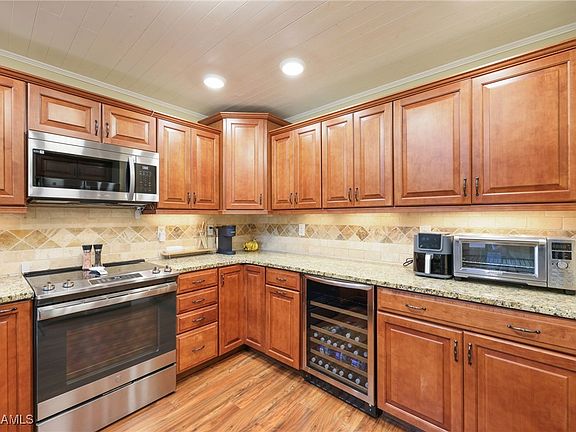 3rd image of 5608 Foxlake Dr