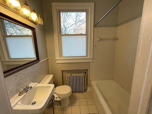 5th image of 414 S Washington St APT 3