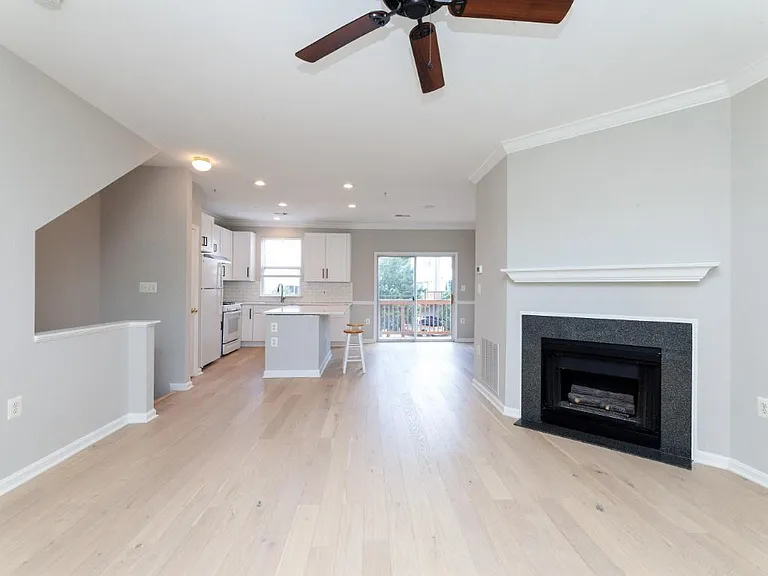 21807 Petworth Ct — Photo 12