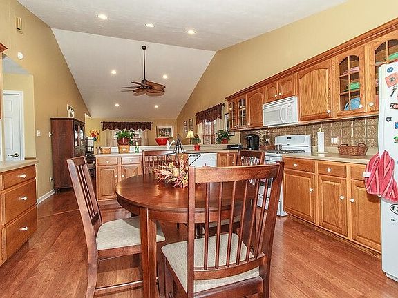 3rd image of 51983 Blue Spruce Dr