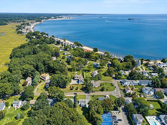 3rd image of 145 Beach Park Road