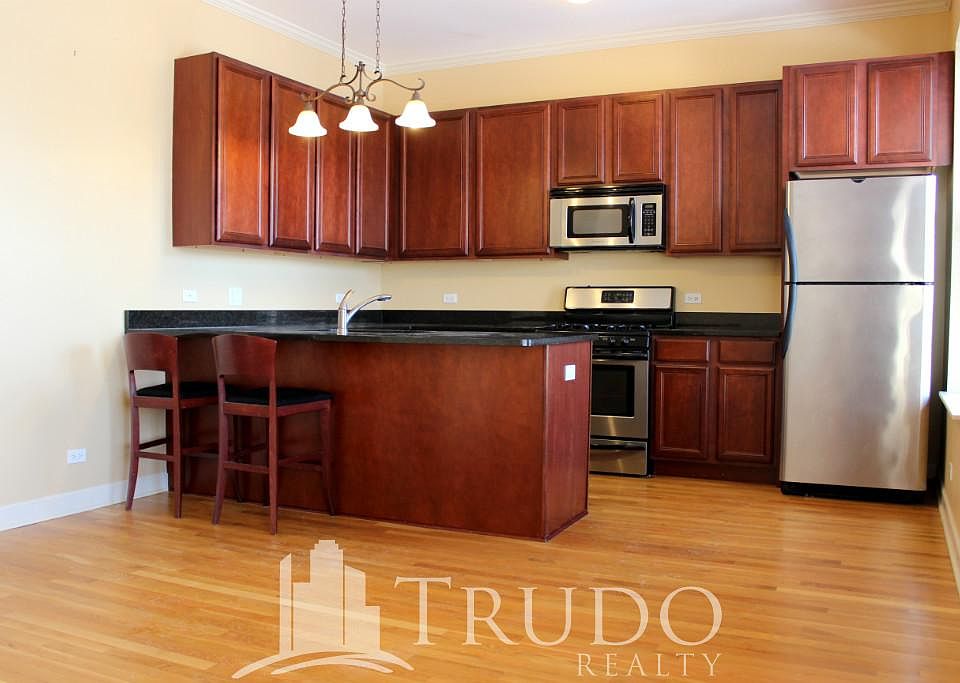 1st image of 1945 N Whipple St #3